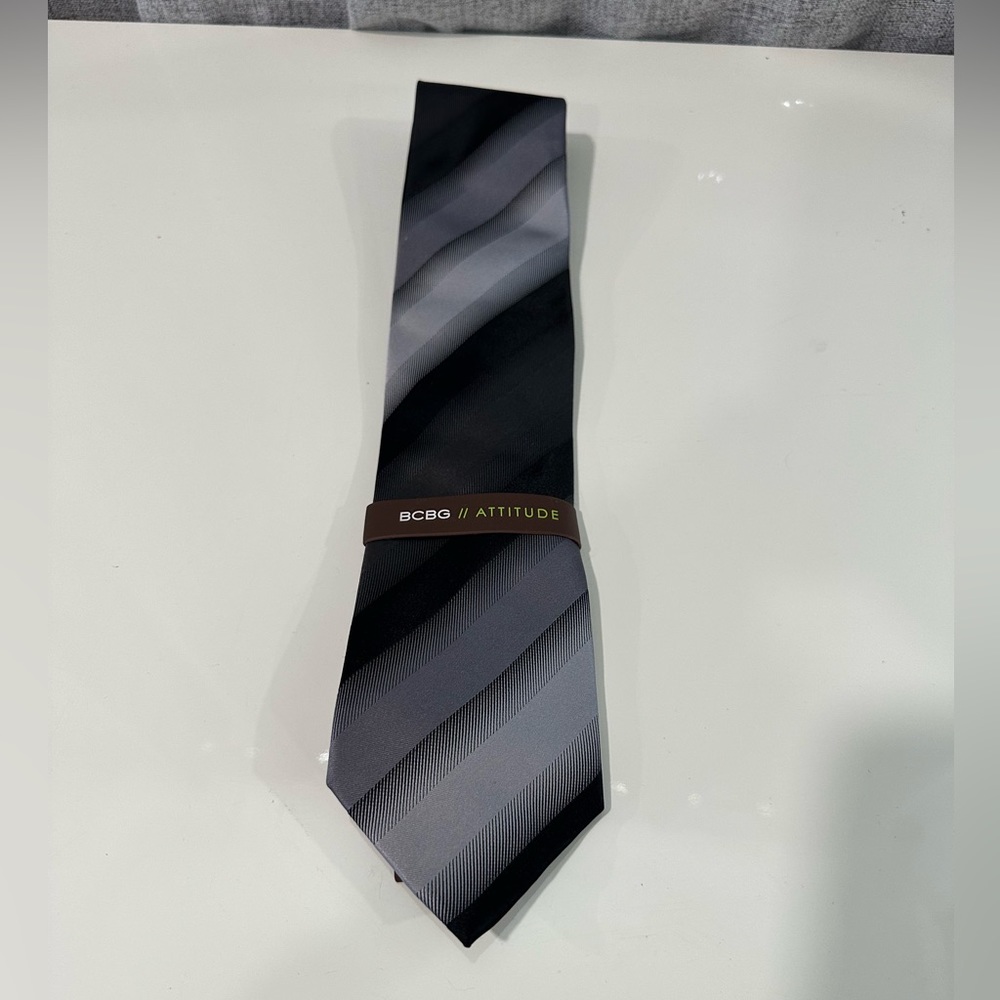 Men’s BCBG gray and black tie. NWT.
